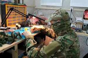 Работа сборщиком БПЛА и FPV дронов: профессия на стыке электроники и авиации